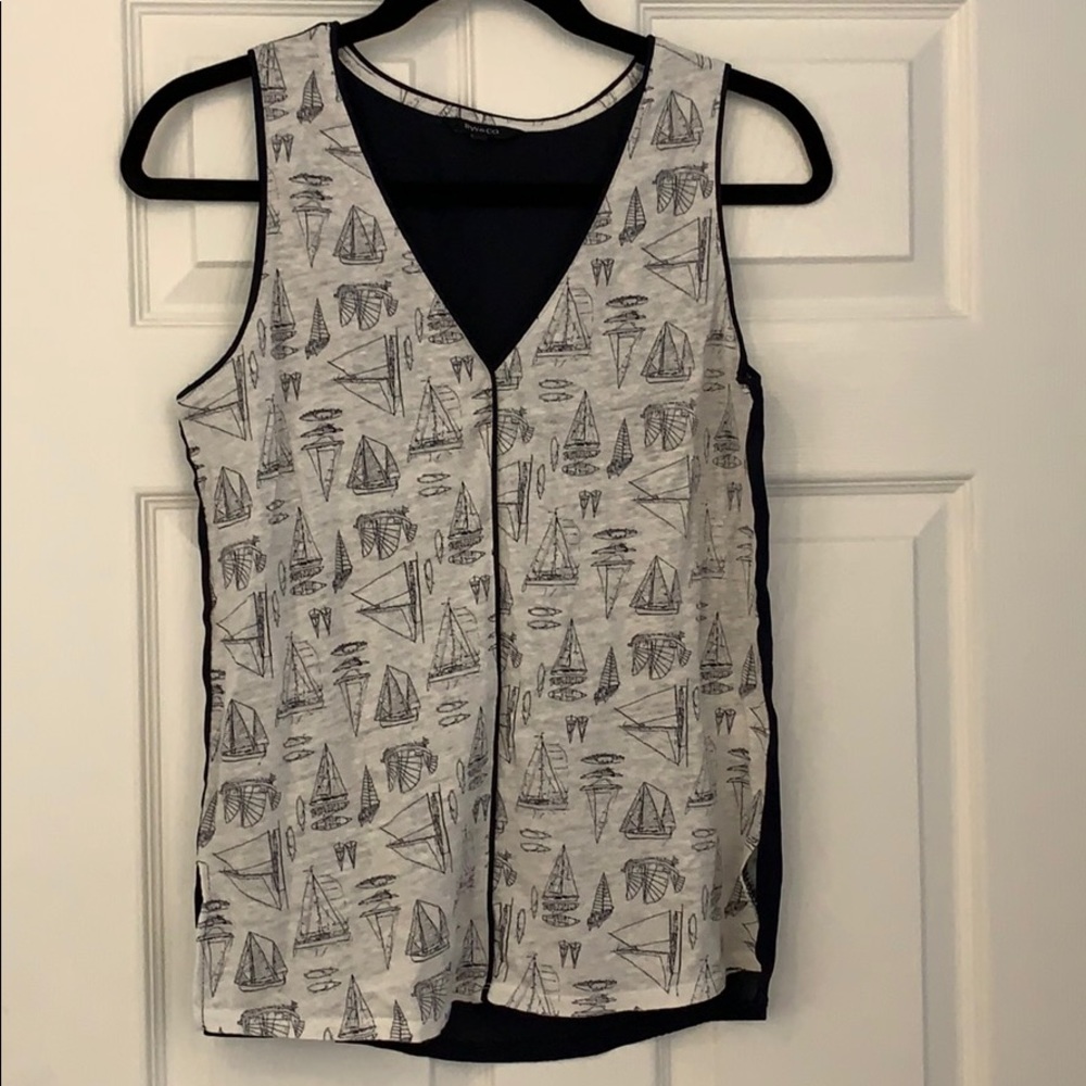 Boat pattern sleeveless blouse